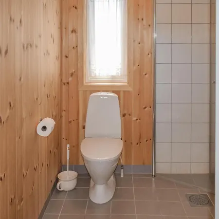Pet Friendly In With Kitchen Holiday home