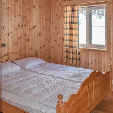 Pet Friendly In With Kitchen Holiday home