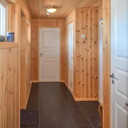 Pet Friendly In With Kitchen *